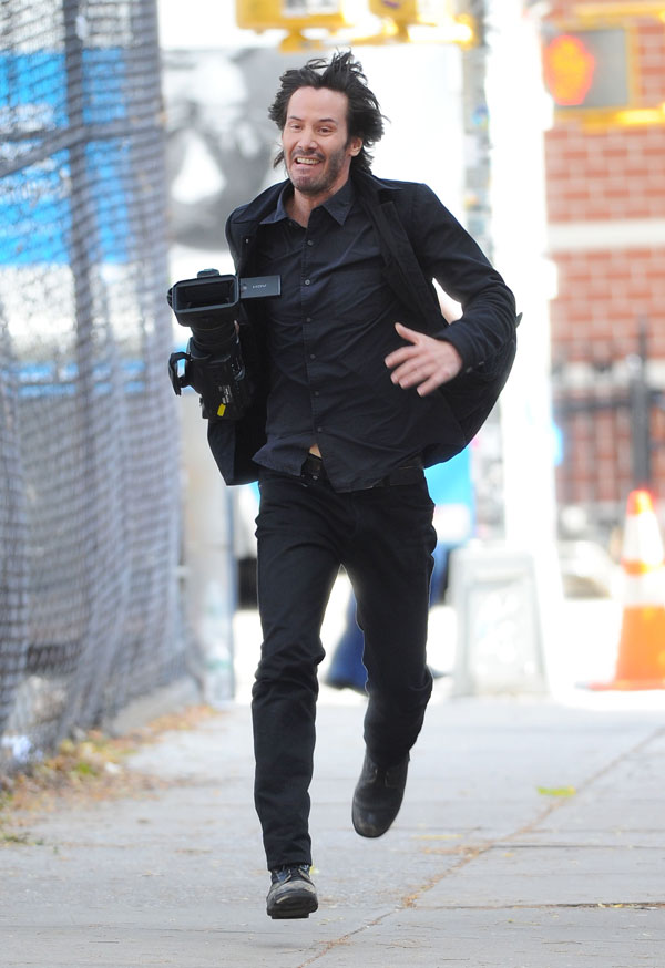 KEANEWS: Keanu Reeves filming 